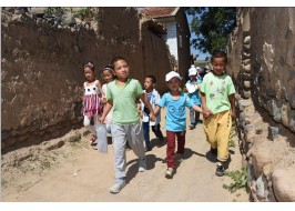 重走上學(xué)路，我們手拉手